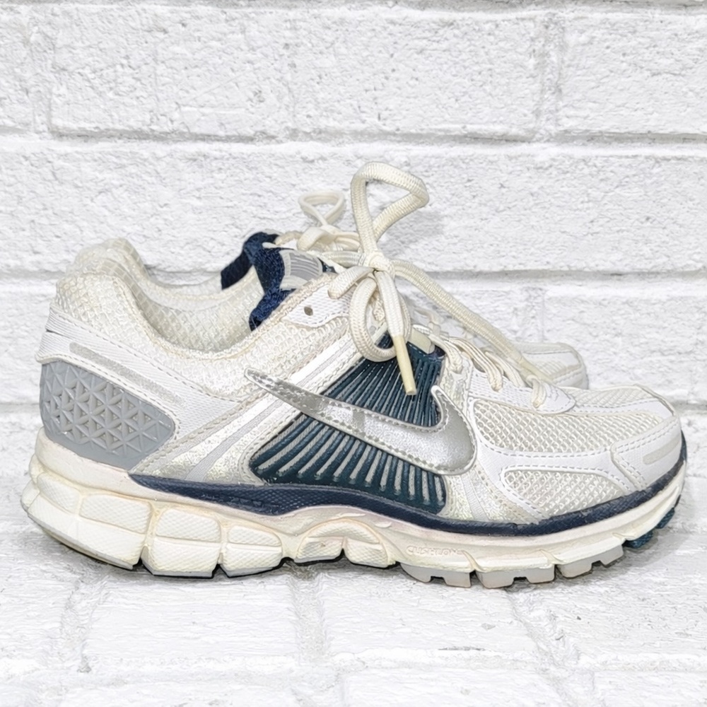Nike White and Silver vomero 5 Running Shoes